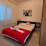 House Nika Tribunj Apartment