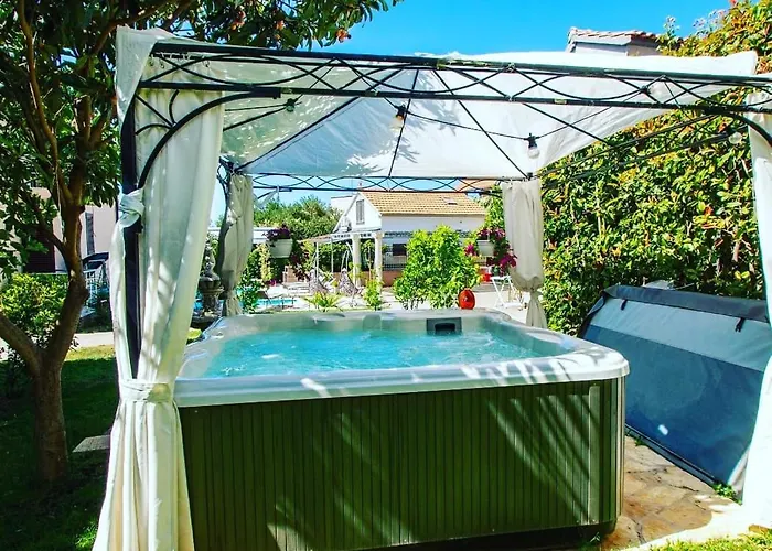 House Nika Tribunj 아파트