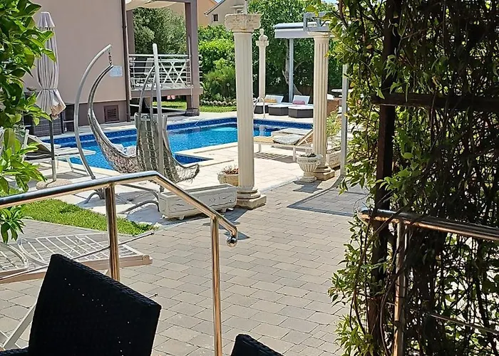 House Nika Tribunj 아파트