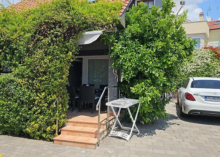 아파트 House Nika Tribunj *